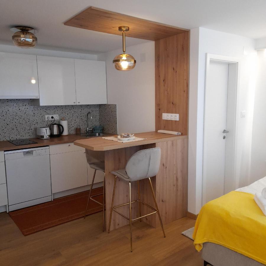 Studio Apartman Four Pearls Karlovac Buitenkant foto